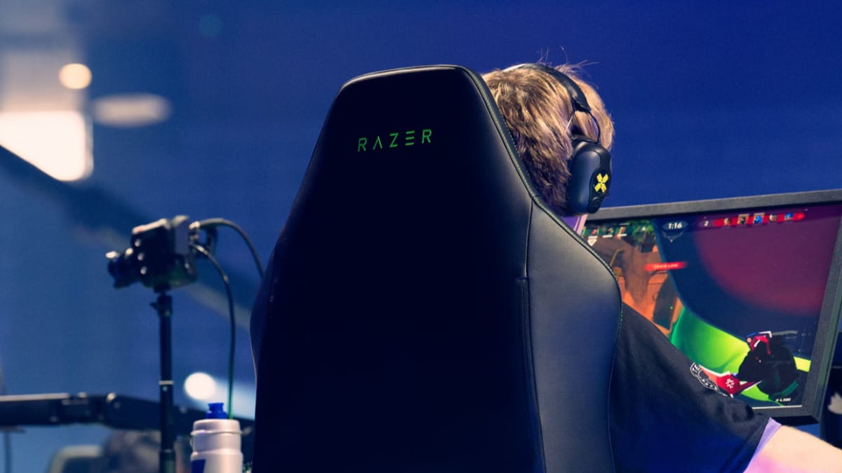 Win Razer Iskur V2 NewGen signed by Karmine Corp